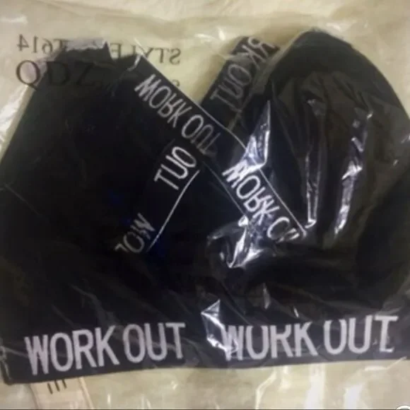 BLACK & WHITE SPORTS BRA TOP SIZE SMALL NWT - Picture 3 of 6